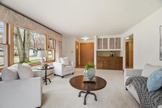 1613 S TELULAH AVENUE, Appleton, WI 54915