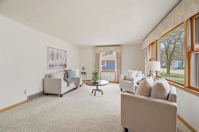 1613 S TELULAH AVENUE, Appleton, WI 54915