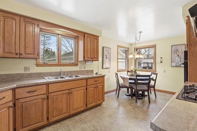 1613 S TELULAH AVENUE, Appleton, WI 54915