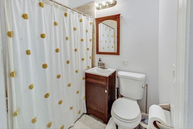 2700 N Artesian Avenue 1, Chicago, IL 60647