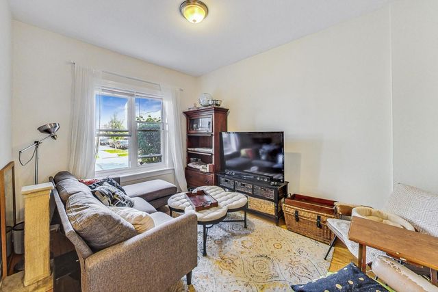 2700 N Artesian Avenue 1, Chicago, IL 60647