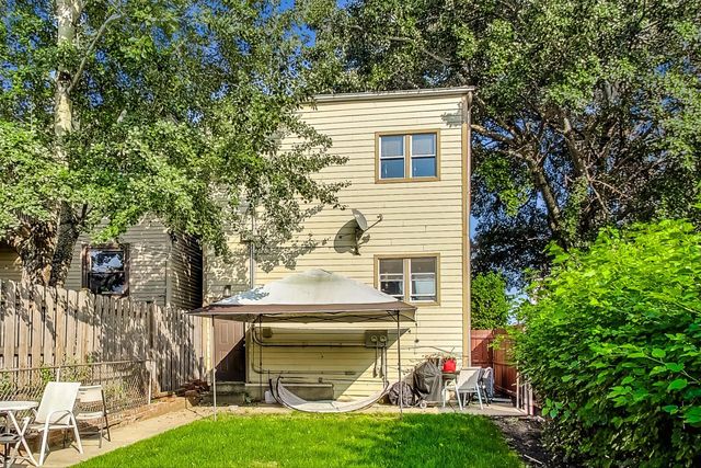 2700 N Artesian Avenue 1, Chicago, IL 60647