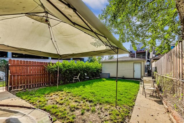 2700 N Artesian Avenue 1, Chicago, IL 60647