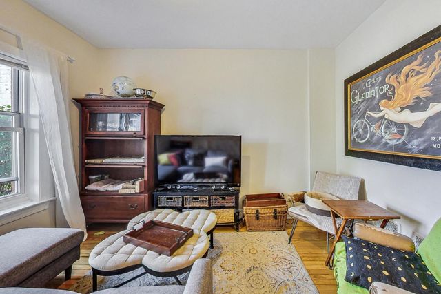 2700 N Artesian Avenue 1, Chicago, IL 60647