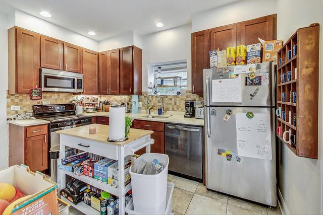 2700 N Artesian Avenue 1, Chicago, IL 60647