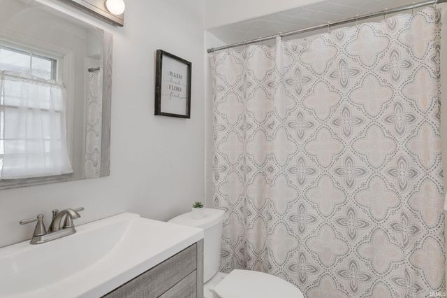 1536 Medford Lane, Mishawaka, IN 46544