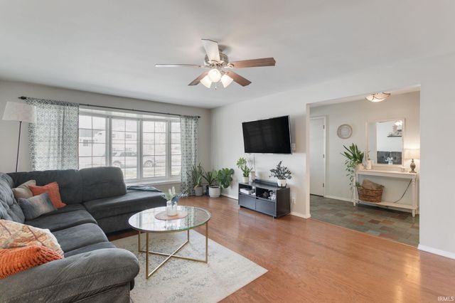 1536 Medford Lane, Mishawaka, IN 46544