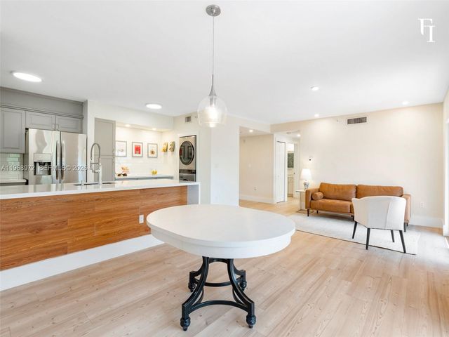 322 Madeira Ave 401, Coral Gables, FL 33134