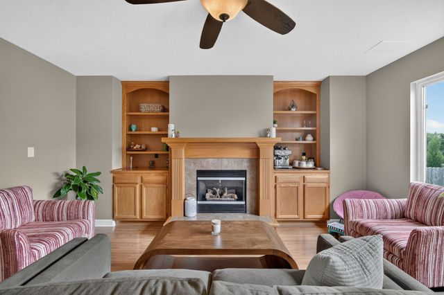 5028 Oakwood Lane, West Des Moines, IA 50265