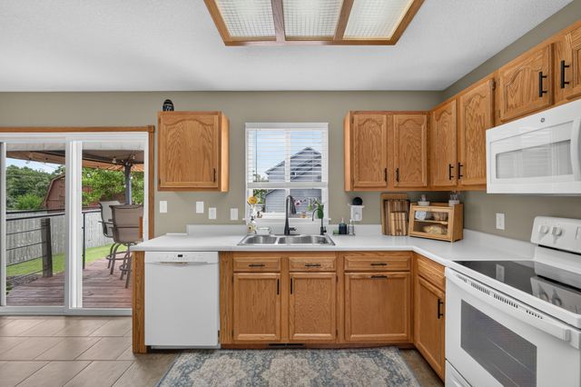 5028 Oakwood Lane, West Des Moines, IA 50265