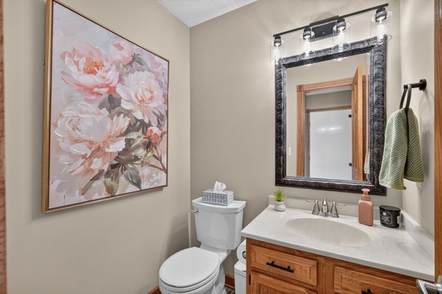 5028 Oakwood Lane, West Des Moines, IA 50265