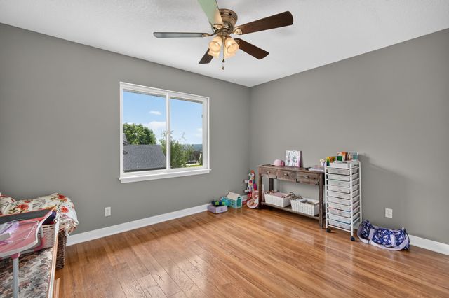 5028 Oakwood Lane, West Des Moines, IA 50265