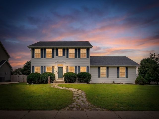 5028 Oakwood Lane, West Des Moines, IA 50265