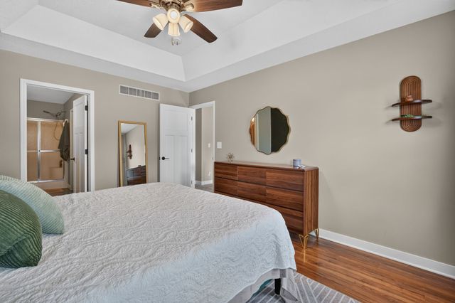 5028 Oakwood Lane, West Des Moines, IA 50265