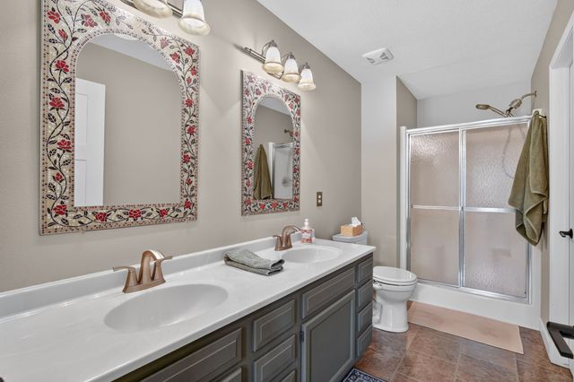 5028 Oakwood Lane, West Des Moines, IA 50265