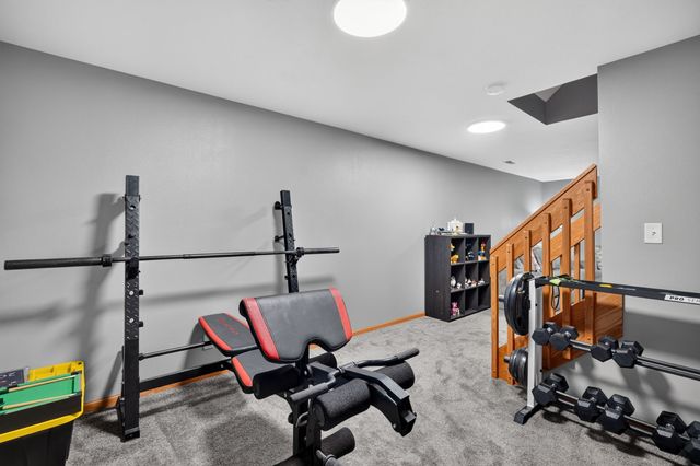 5028 Oakwood Lane, West Des Moines, IA 50265