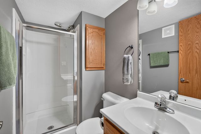 5028 Oakwood Lane, West Des Moines, IA 50265