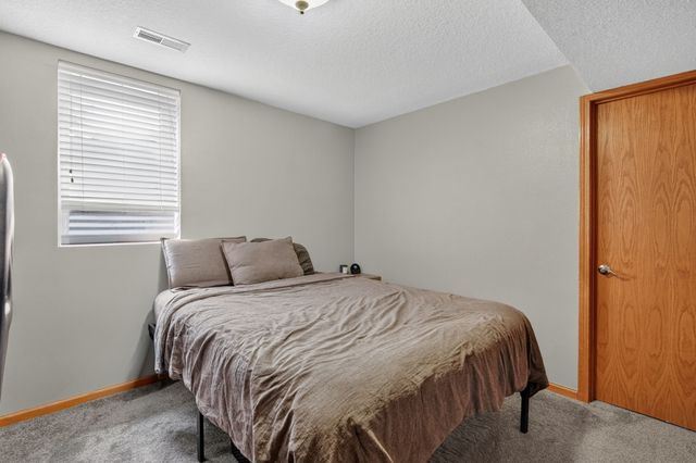 5028 Oakwood Lane, West Des Moines, IA 50265
