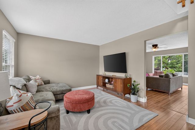 5028 Oakwood Lane, West Des Moines, IA 50265