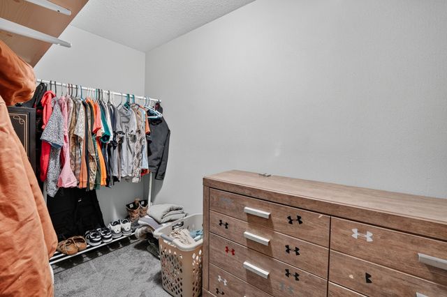 5028 Oakwood Lane, West Des Moines, IA 50265