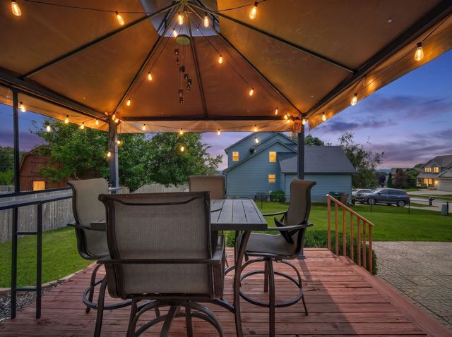 5028 Oakwood Lane, West Des Moines, IA 50265