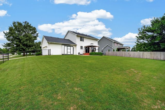 5028 Oakwood Lane, West Des Moines, IA 50265