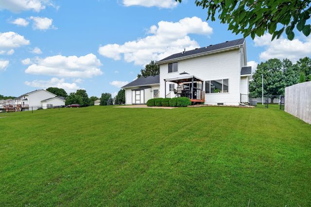 5028 Oakwood Lane, West Des Moines, IA 50265