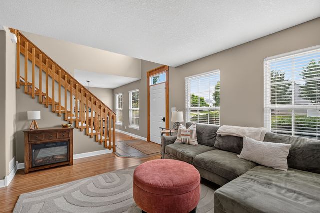 5028 Oakwood Lane, West Des Moines, IA 50265