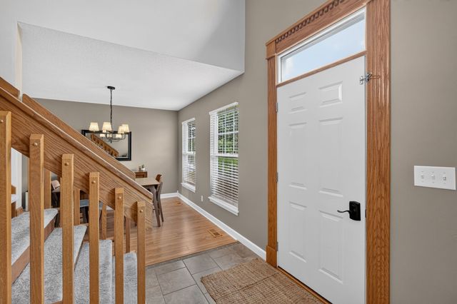 5028 Oakwood Lane, West Des Moines, IA 50265