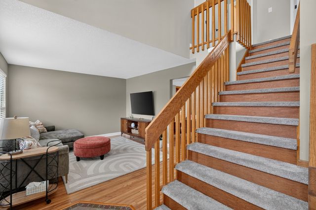 5028 Oakwood Lane, West Des Moines, IA 50265