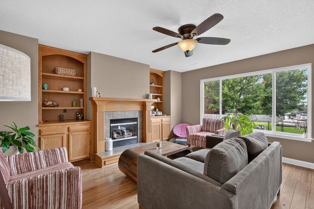5028 Oakwood Lane, West Des Moines, IA 50265