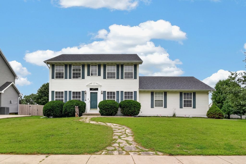 5028 Oakwood Lane, West Des Moines, IA 50265