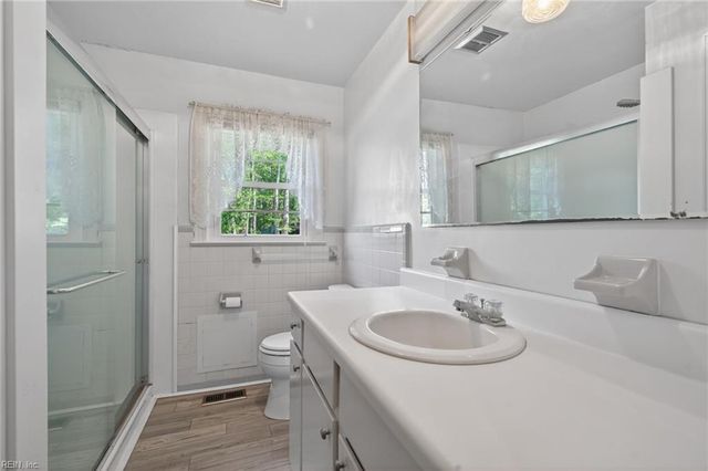 204 Country Club RD, Franklin, VA 23851