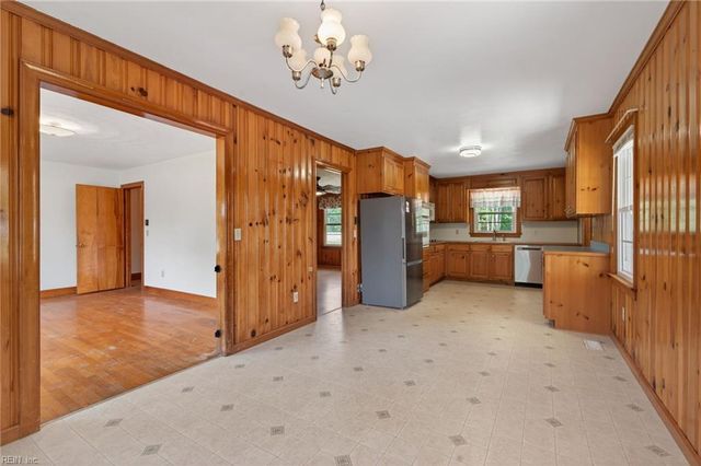 204 Country Club RD, Franklin, VA 23851