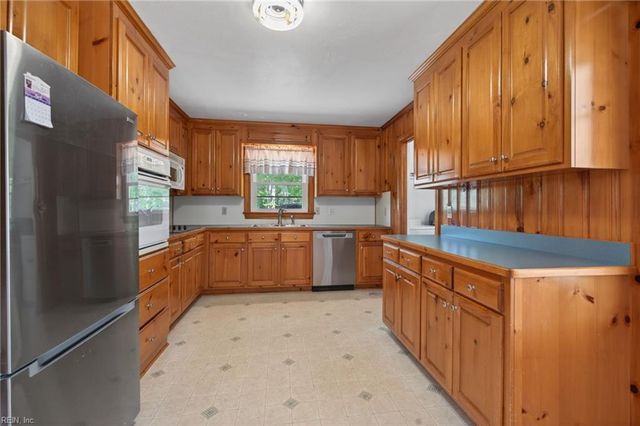 204 Country Club RD, Franklin, VA 23851