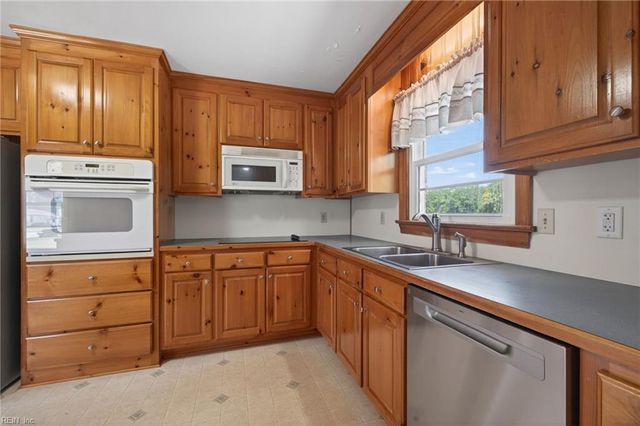 204 Country Club RD, Franklin, VA 23851