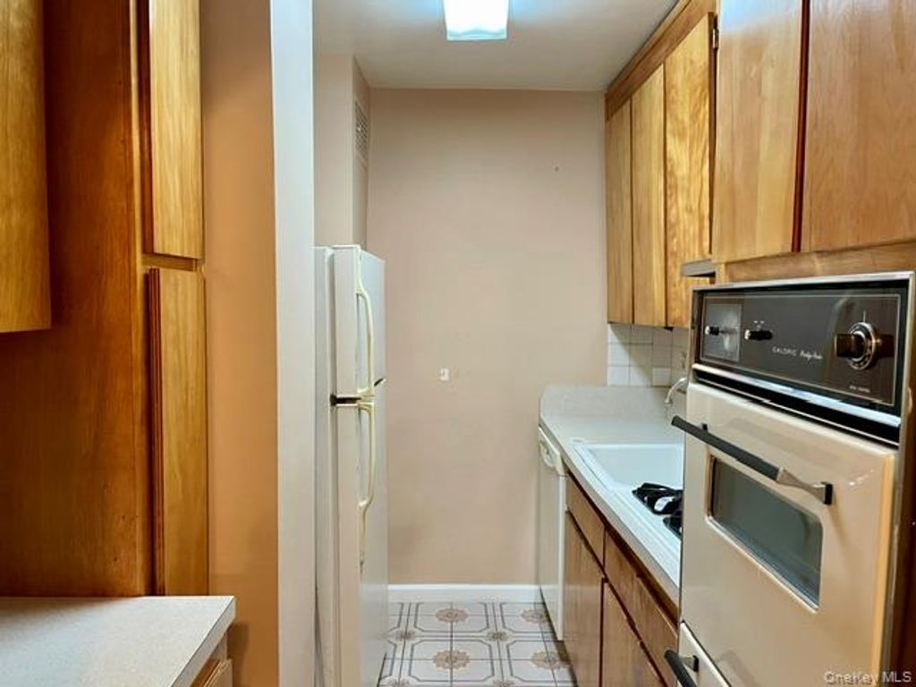 52-30 39 Drive 3J, Woodside, NY 11377 — photo 5
