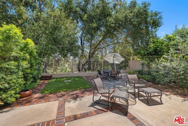 2792 Bottlebrush Drive, Los Angeles, CA 90077