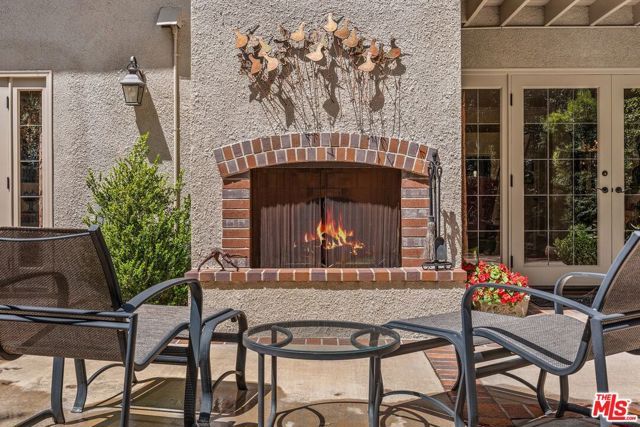 2792 Bottlebrush Drive, Los Angeles, CA 90077