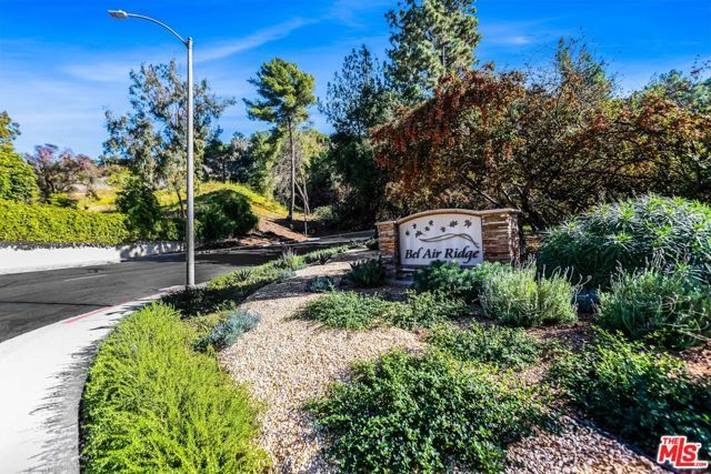 2792 Bottlebrush Drive, Los Angeles, CA 90077