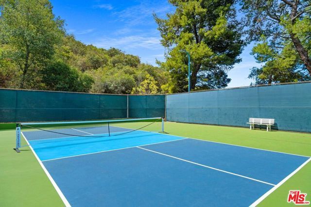 2792 Bottlebrush Drive, Los Angeles, CA 90077