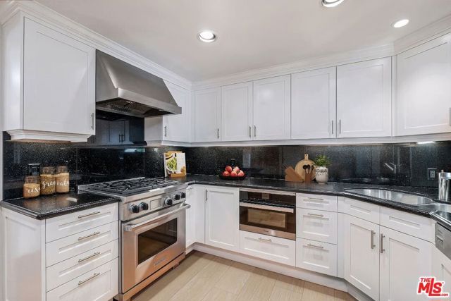 2792 Bottlebrush Drive, Los Angeles, CA 90077