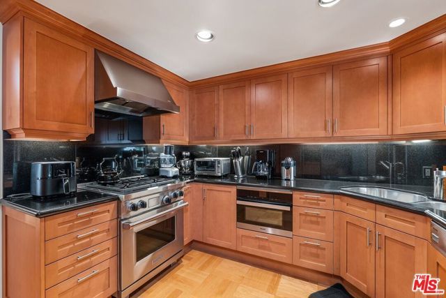 2792 Bottlebrush Drive, Los Angeles, CA 90077