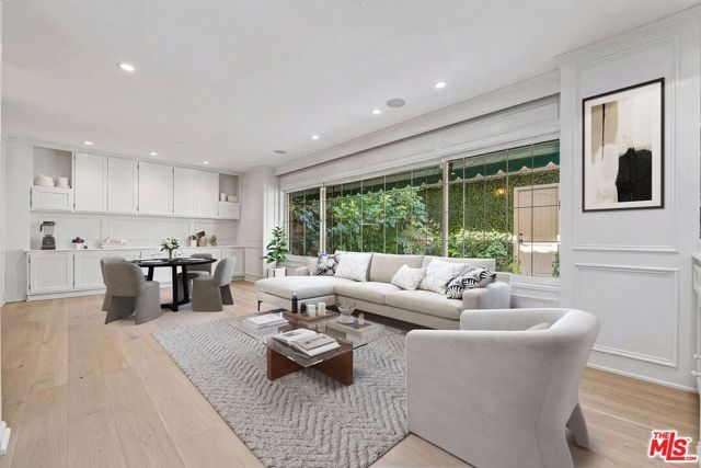 2792 Bottlebrush Drive, Los Angeles, CA 90077