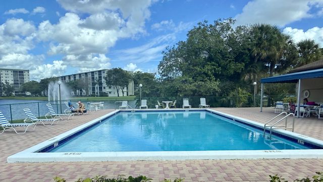 2202 S Cypress Bend Drive 101, Pompano Beach, FL 33069