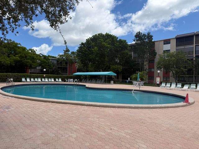 2202 S Cypress Bend Drive 101, Pompano Beach, FL 33069