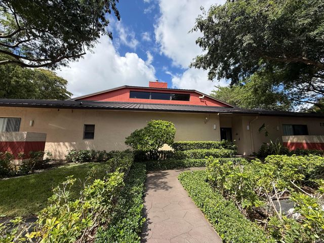 2202 S Cypress Bend Drive 101, Pompano Beach, FL 33069