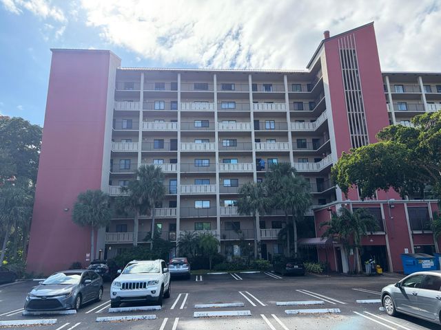 2202 S Cypress Bend Drive 101, Pompano Beach, FL 33069