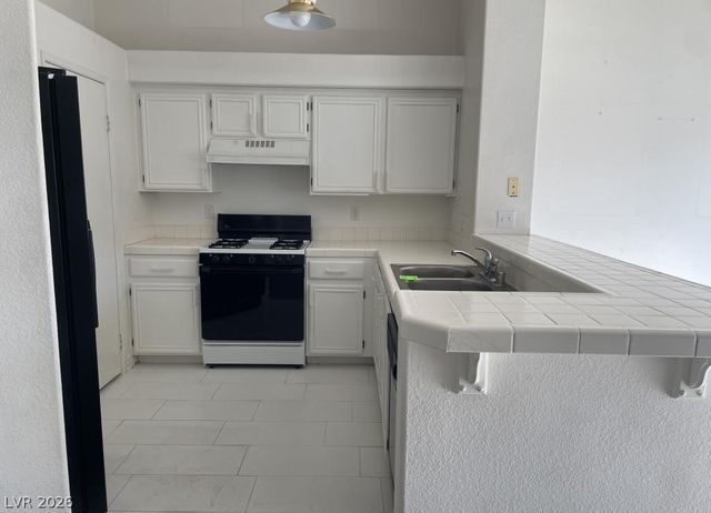 6201 East Lake Mead Boulevard 204, Las Vegas, NV 89156