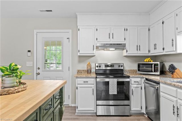 2542 Wood Valley Road, Winston-salem, NC 27106